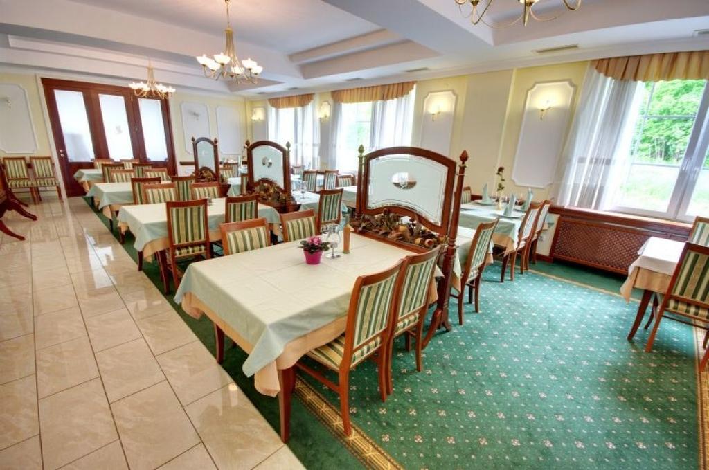 Hotel Cateski Dvorec Catez ob Savi Bagian luar foto