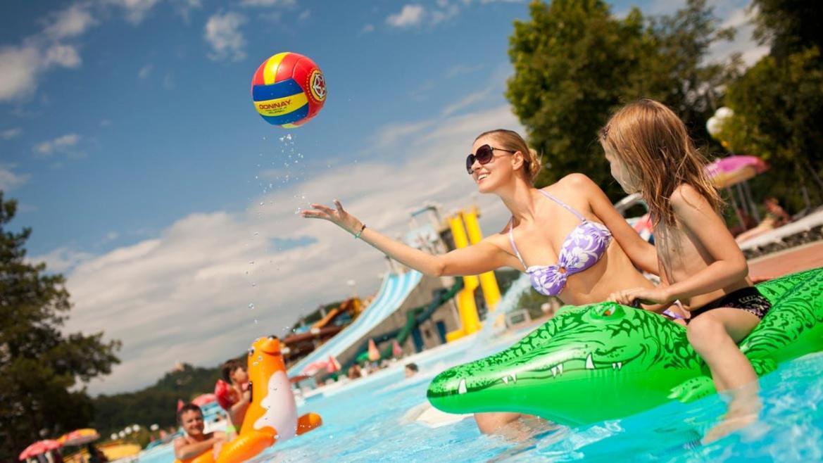 Hotel Cateski Dvorec Catez ob Savi Bagian luar foto