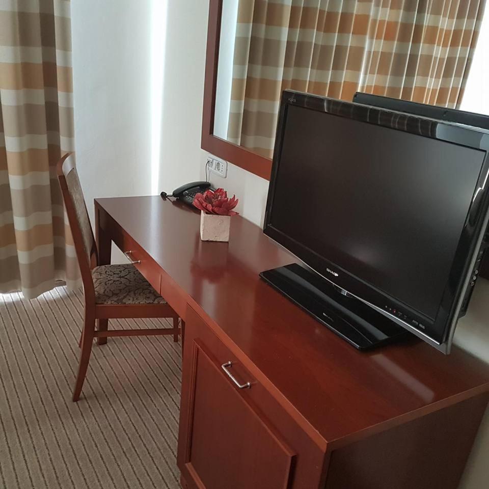 Hotel Cateski Dvorec Catez ob Savi Bagian luar foto