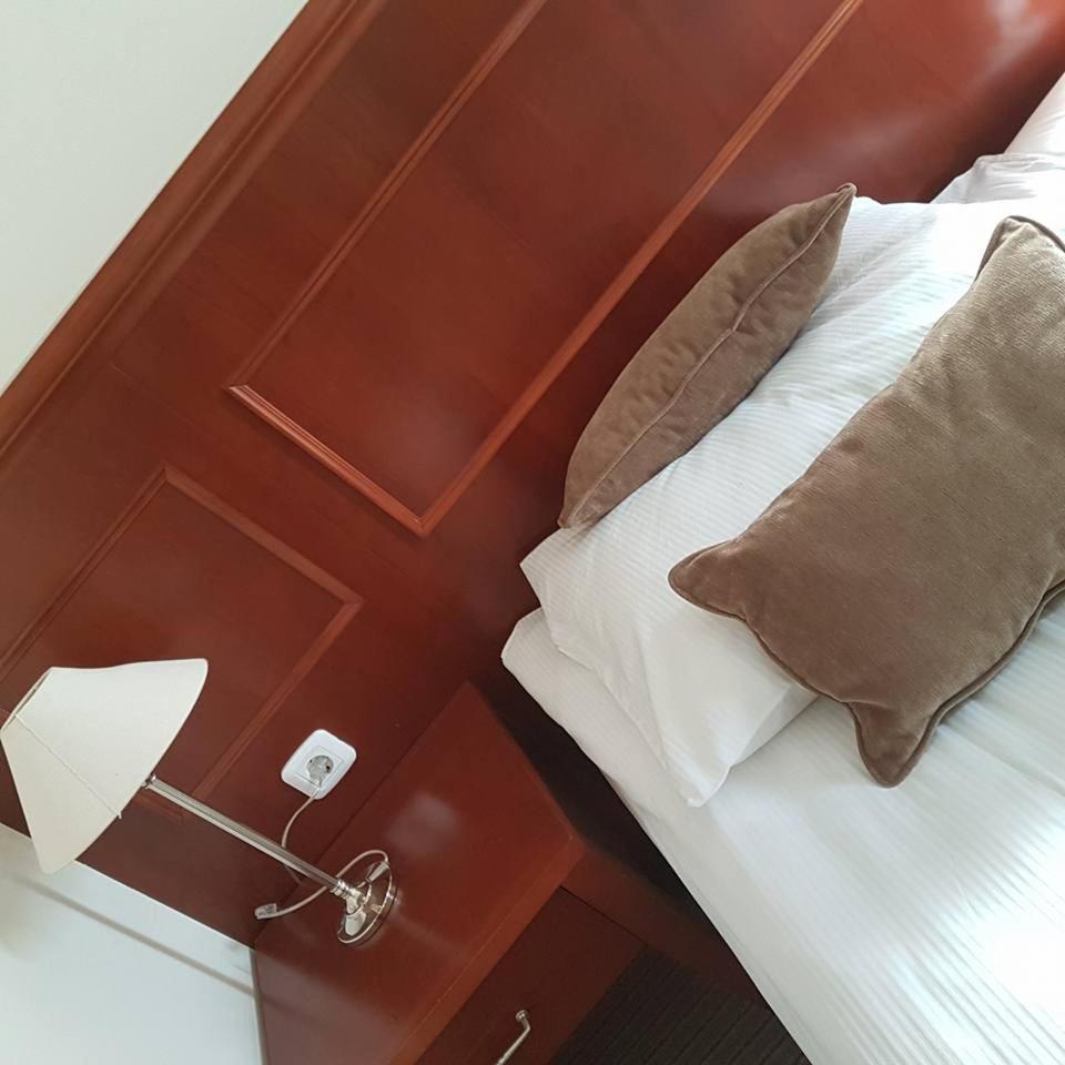 Hotel Cateski Dvorec Catez ob Savi Bagian luar foto